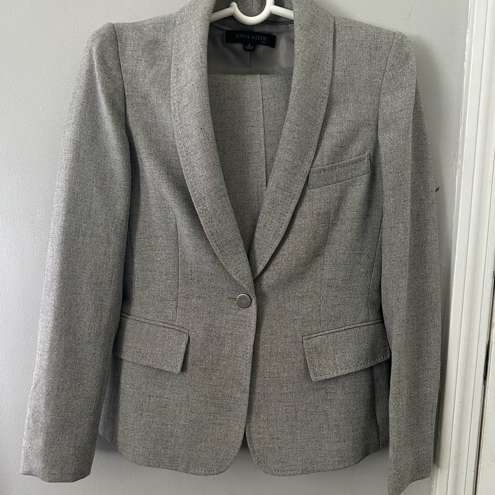Ann Klein suit 2 pc